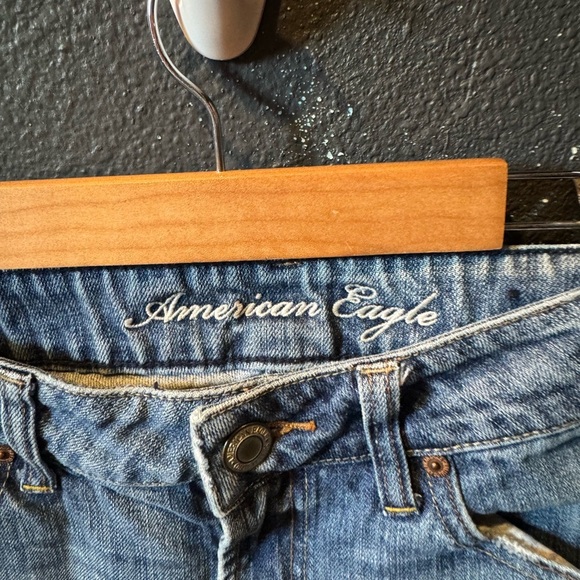 American Eagle Outfitters Light Wash Favorite Boyfriend Jeans Distressed - Picture 2 of 6